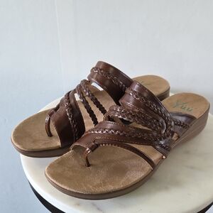 Yuu Brown Braided Toe-Loop Sandals Size 9W